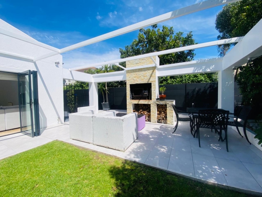 5 Bedroom Property for Sale in Sunset Beach Western Cape